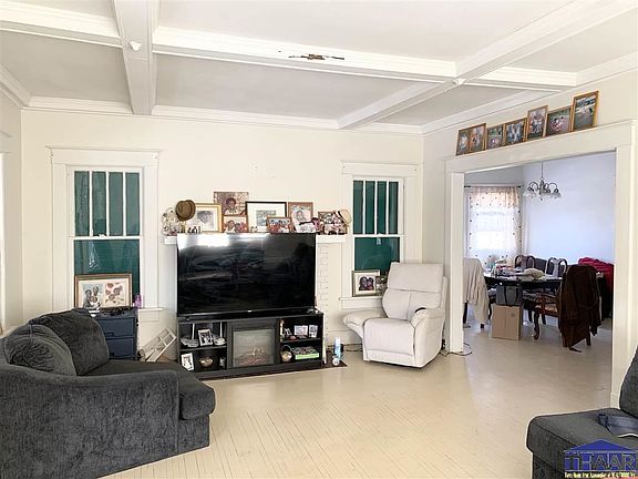 3rd image of 204 Potomac Ave