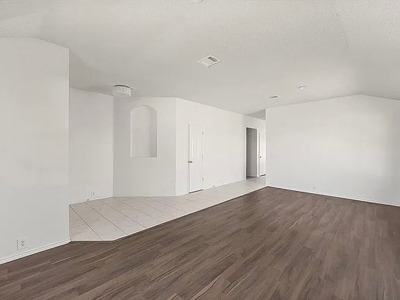 3rd image of 1001 Flamewood Dr