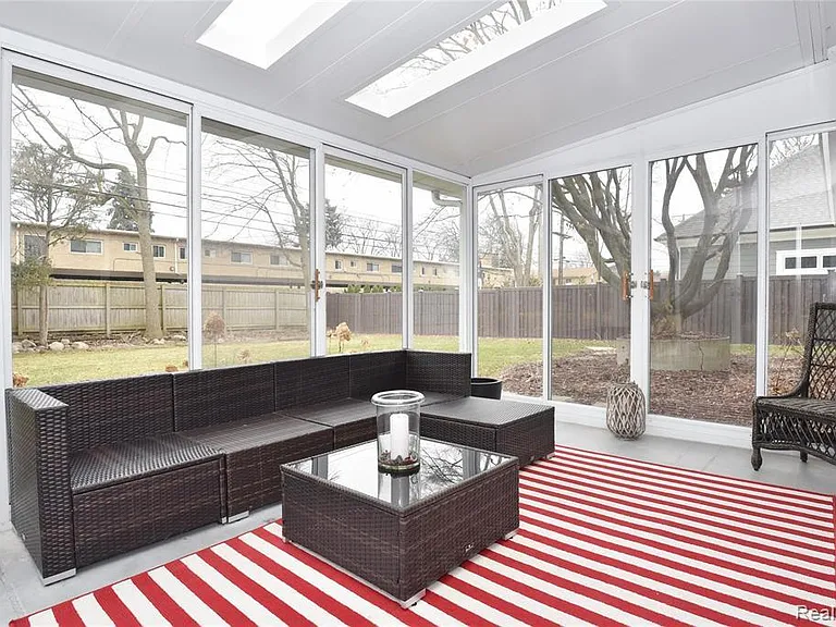 2698 Yorkshire Rd — Photo 24