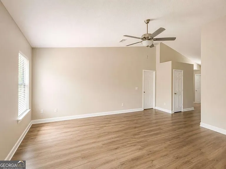 103 Royal Acres Ct — Photo 10