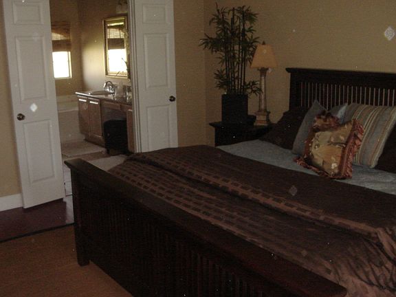 Spacious Master bed/bath room