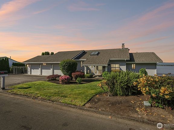 3rd image of 8914 NW Lakecrest Avenue