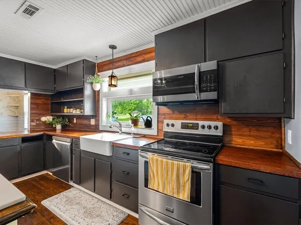 2500 N Center St, Elkins, AR 72727