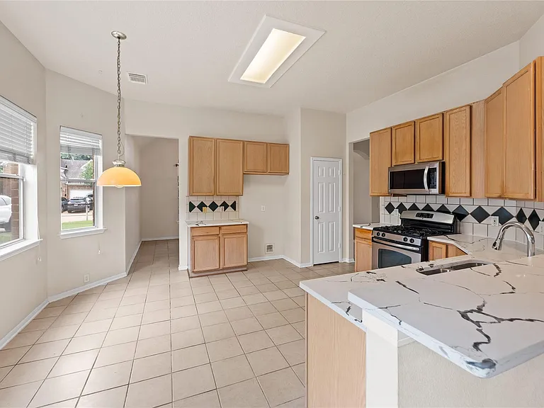 3106 Birchleaf Dr — Photo 4