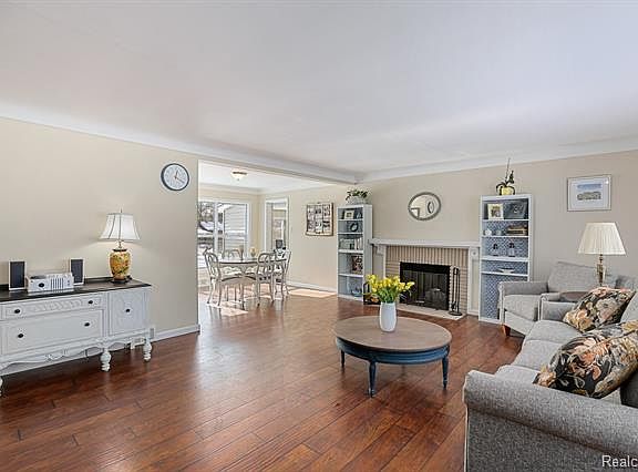 4th image of 21219 Mahon Dr