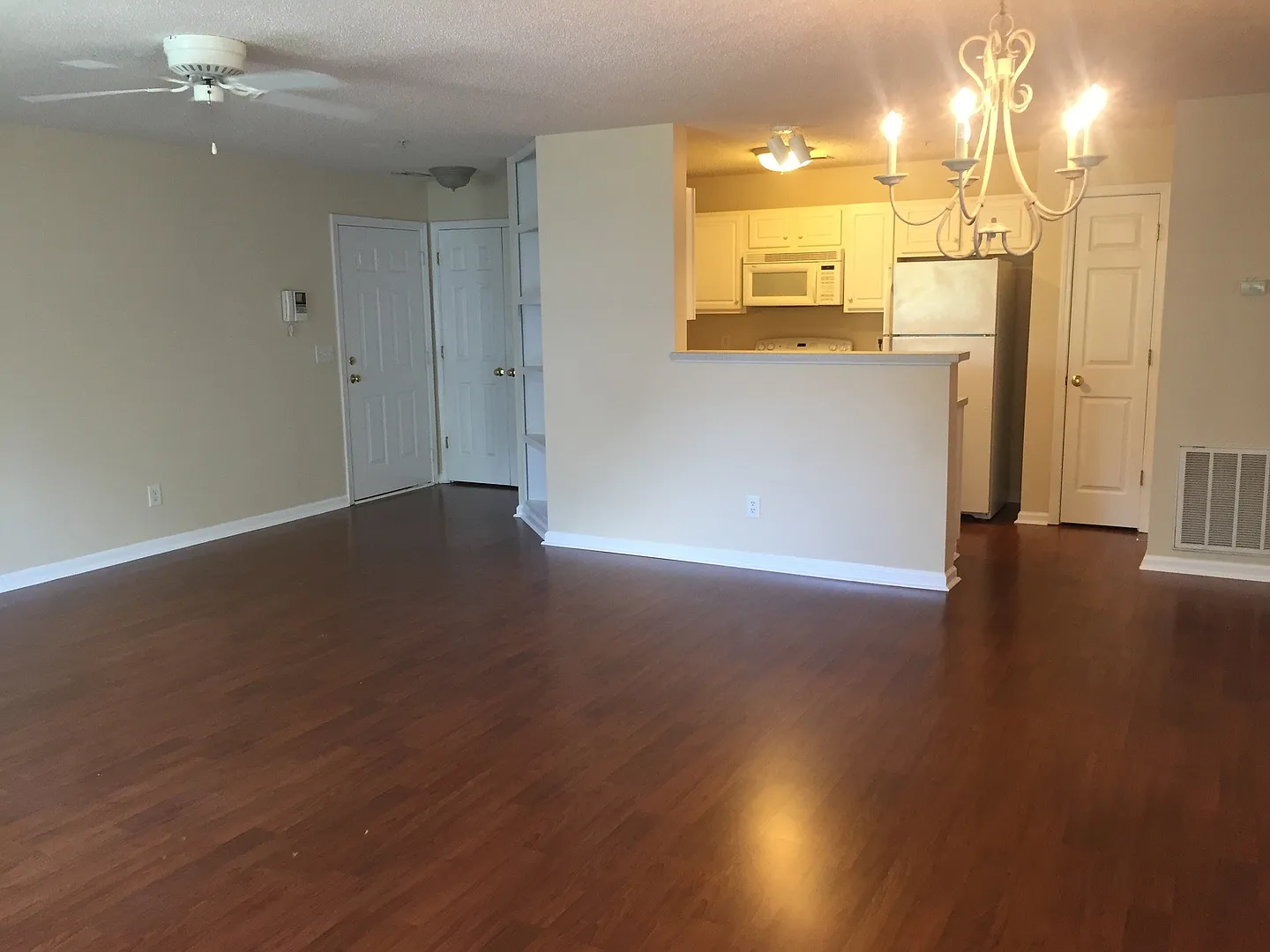 Exquisite Condo in a Superb Cotswold Point location — Photo 4