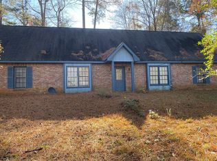 9290 Cedar Ridge Dr NW, Covington, GA 30014