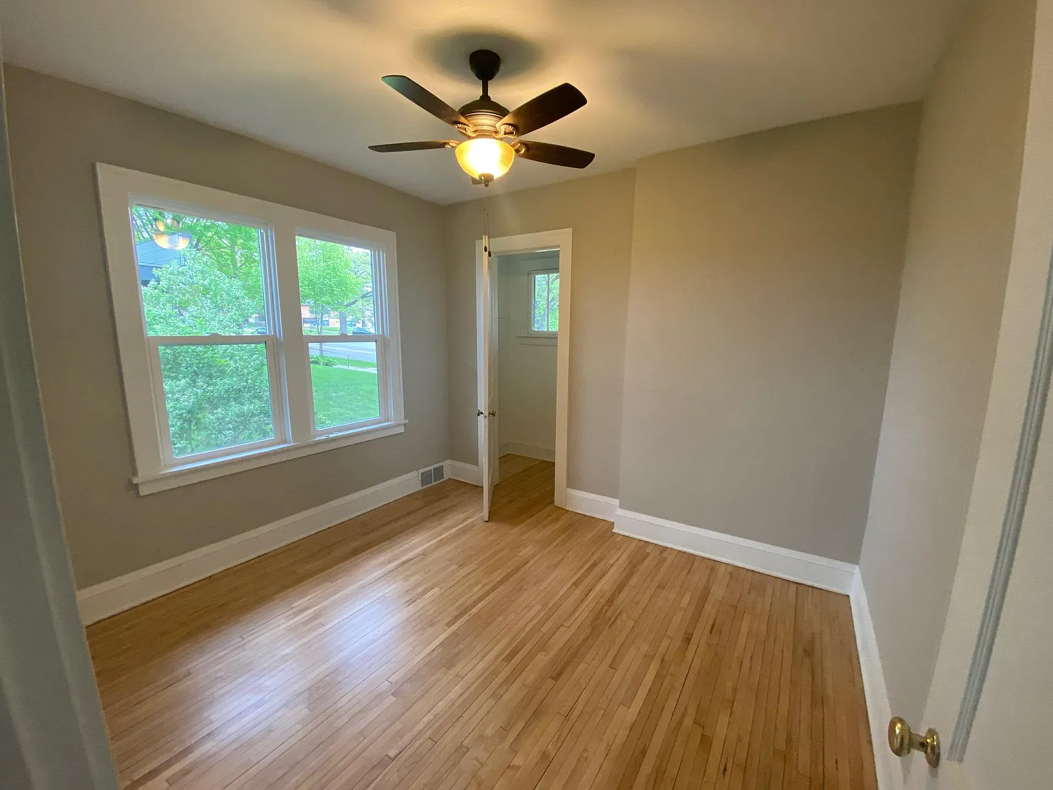 3 bed, 1350 sqft, $2,400 — Photo 3