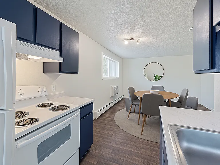 1377 Laredo St #101 — Photo 3