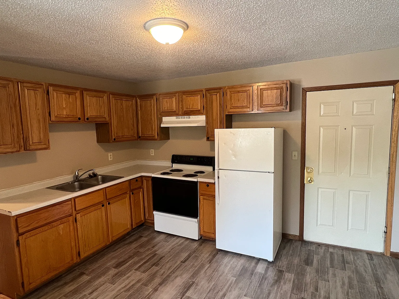 2 bed, $925 — Photo 2