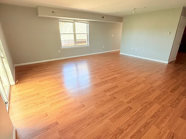 5038 Spruce St #4 — Photo 4