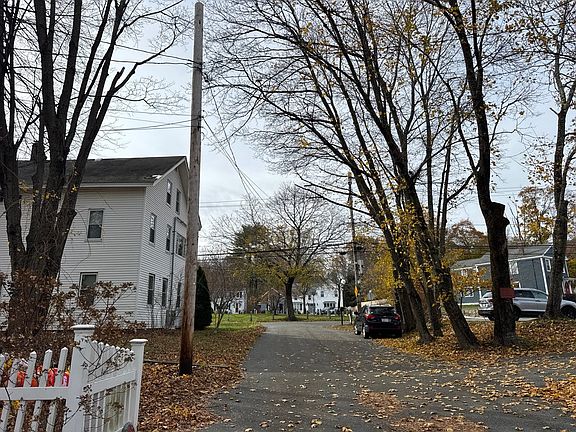 4th image of 3 Clinton Ct