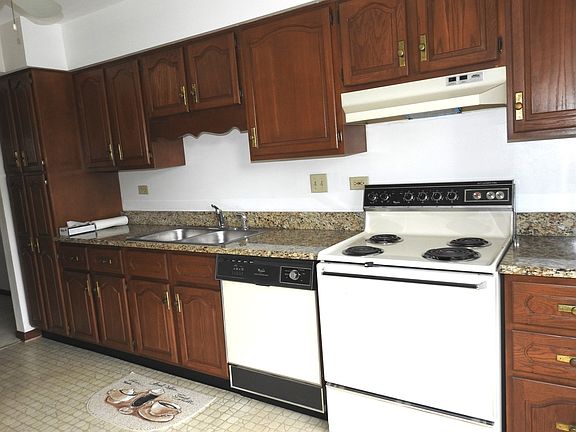 4th image of 221 Stanhope Dr Unit C