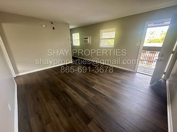 2nd image of 2727 Arbor Pl NE #A-2