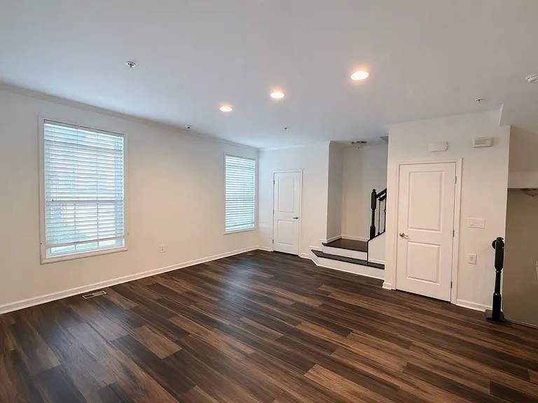 6314 Halsted Ave — Photo 12