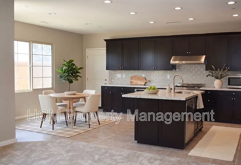3 bed, 2.5 bath, 1646 sqft, $4,595 — Photo 3