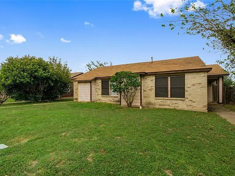1220 Orchard Park Cir — Photo 2