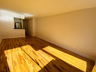 Rented by Metropolis Real Estate of Manhattan