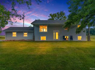 2970 Galbraith Line Rd, Yale, MI 48097