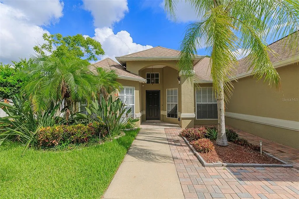 4 bed, 2.0 bath, 1762 sqft, $2,900 — Photo 1