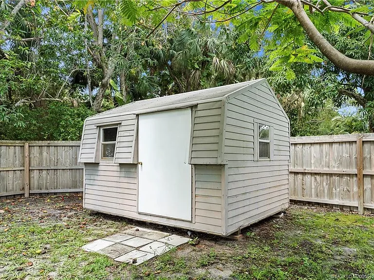 53 N Sewalls Point Rd — Photo 43
