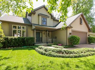 925 Bonnie Brae Ln, Lake Geneva, WI 53147