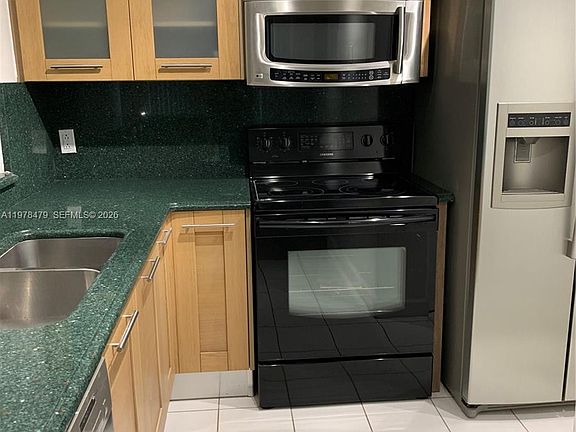 3rd image of 570 S Park Rd #13-6