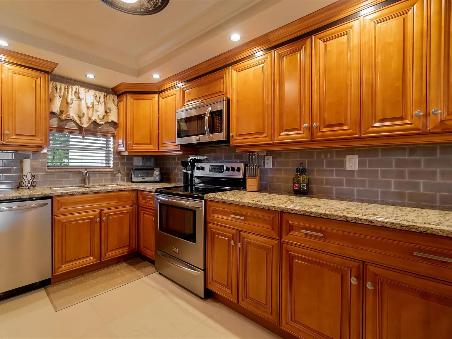 2 bed, 2.0 bath, 1170 sqft, $2,900 — Photo 1