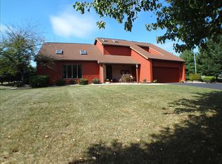 4466 Valley Green Dr, Schnecksville, PA 18078