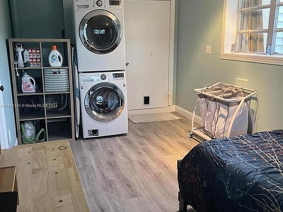 3rd image of 223 NE 17th Ave #223