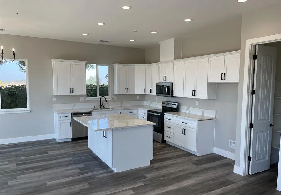 4 bed, 2.5 bath, 2249 sqft, $3,250 — Photo 3