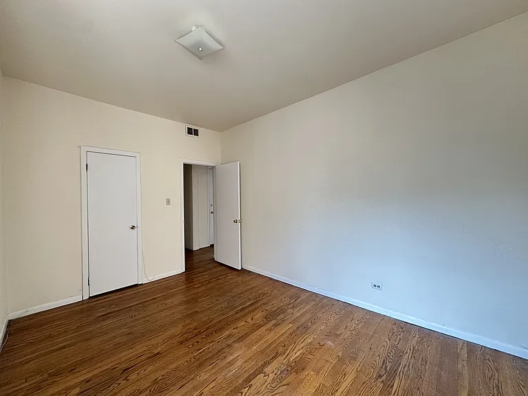 3147 W Medill Ave #4 — Photo 14
