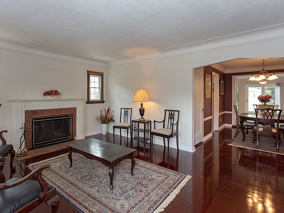 4th image of 10534 Talbot Ave