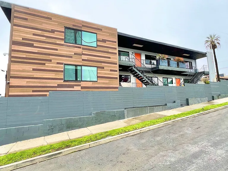 215 N Fickett St — Photo 6