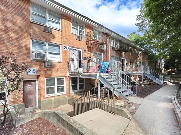 215 Kearsing Parkway, Monsey, NY 10952