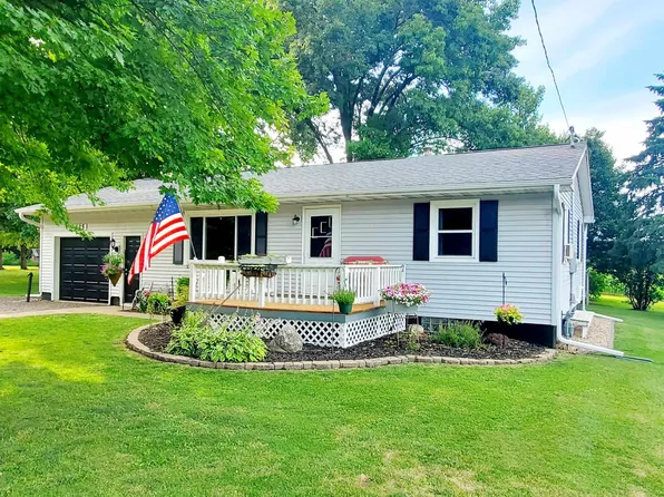 625 E Main St, Victoria, IL 61485