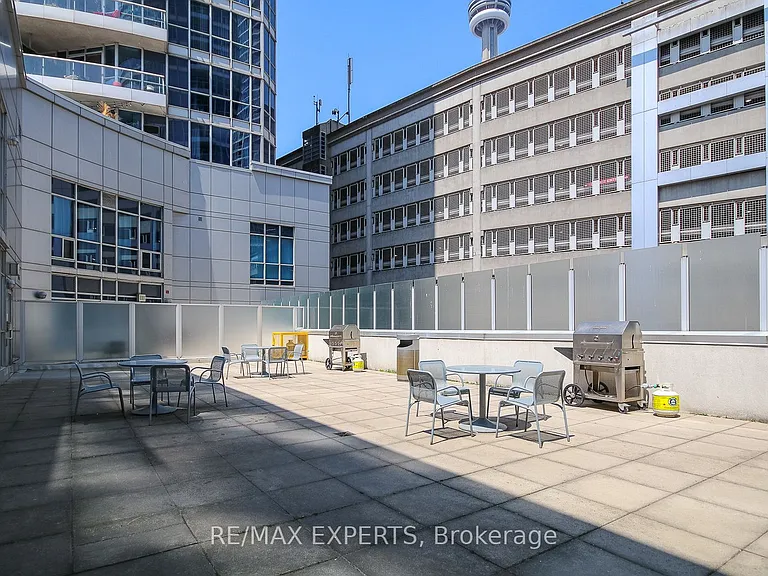 208 Queens Quay W #2011 — Photo 39
