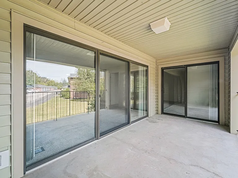Carriage Hill Apartments — Photo 10