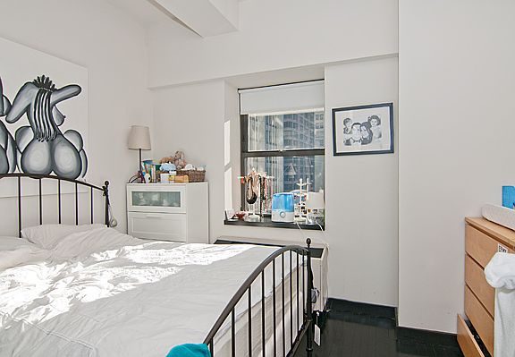 5th image of 18-20 Pine St #819