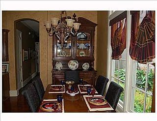 3rd image of 122 Carondelet Ct