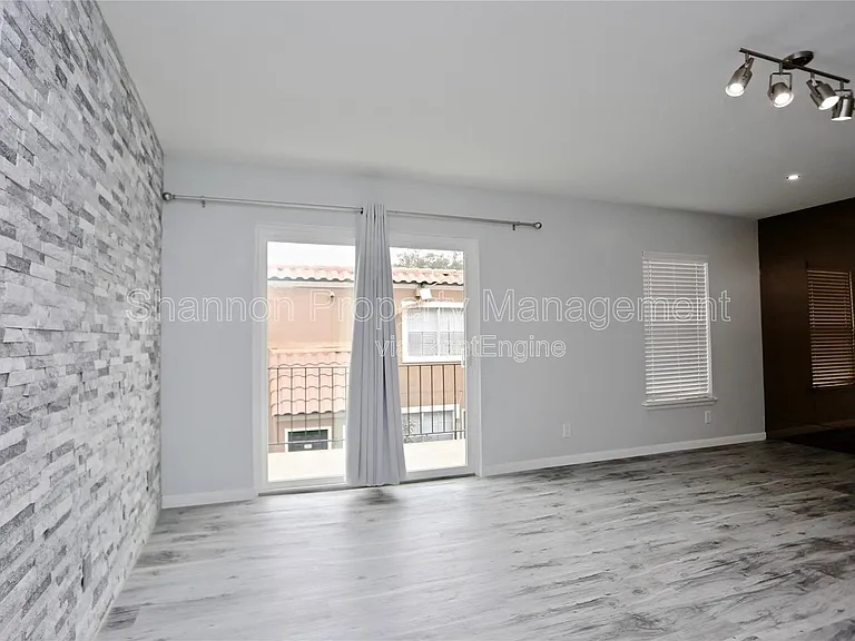 2824 Briarhurst Dr #16 — Photo 3