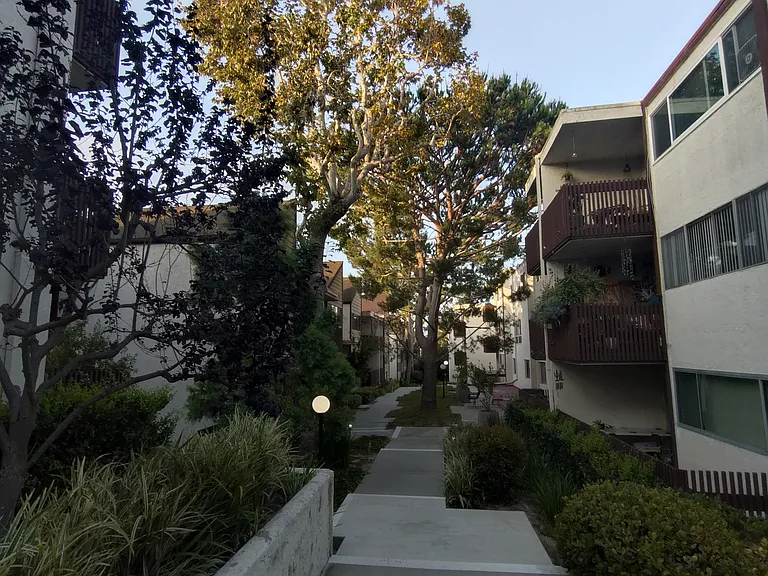 5950 Canterbury Dr #C214 — Photo 34