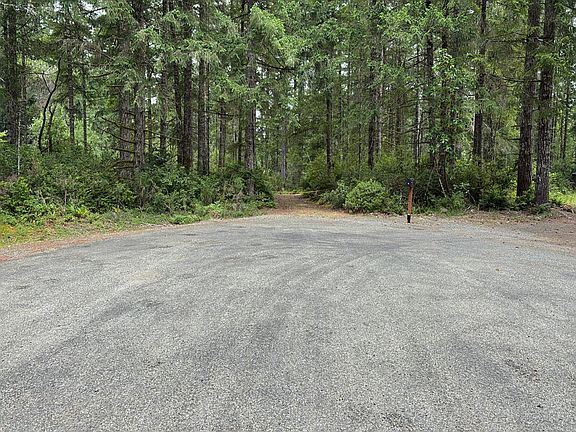 4th image of 71 NE Madrona Ct