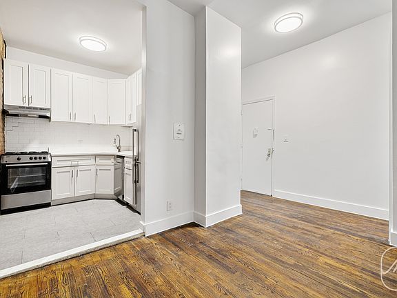 5th image of 326 W 23rd St APT 2F