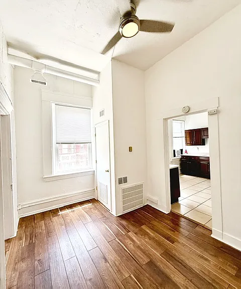 206 E 8th St #6 — Photo 6