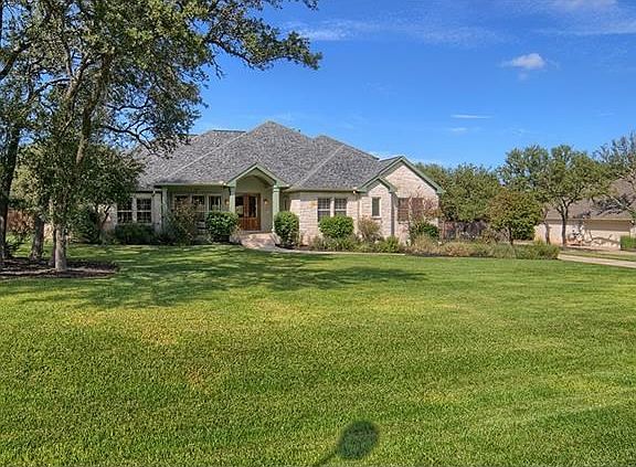 Outdoor entertaining is well-catered for with a generous yard space!