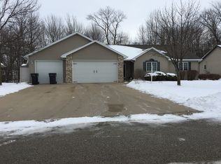 N9424 Logan Ln, APPLETON, WI 54915