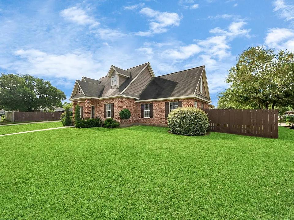 1603 Dove Run