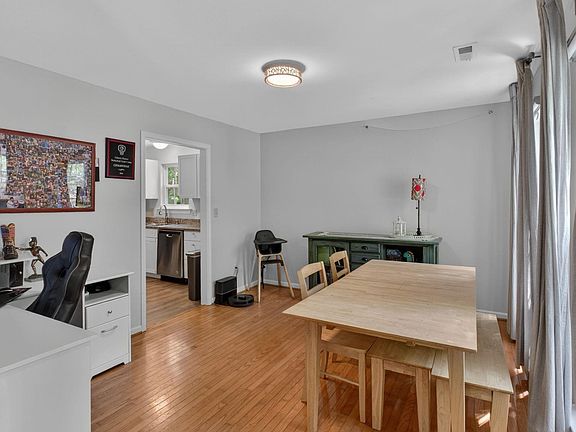 4th image of 27 Marwood Dr
