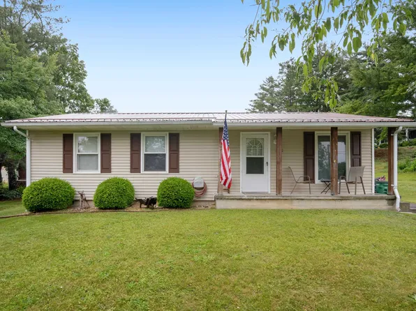 490 Sunnyside Ln, Christiansburg, VA 24073